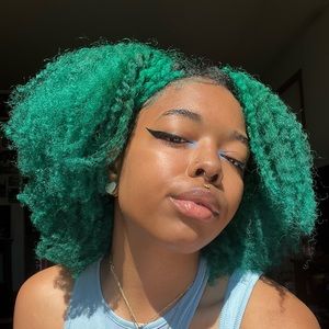 Meet your Posher, My!a